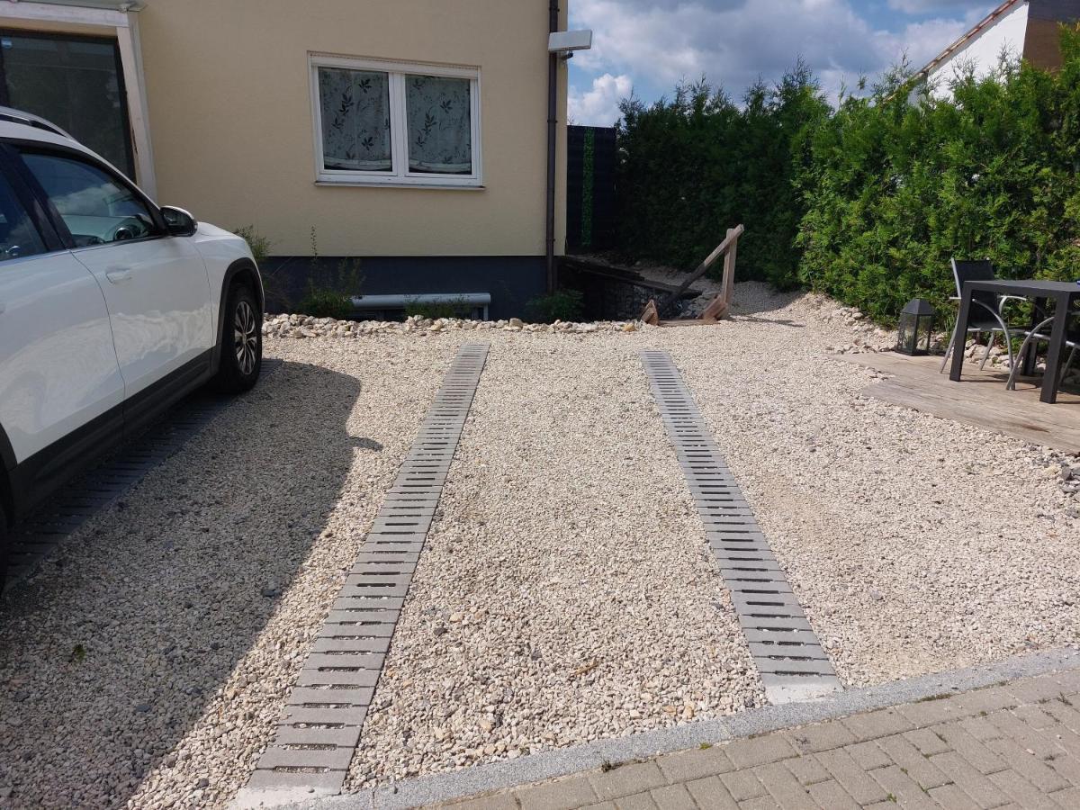 Modernes Souterrain Apartment Black Forest Mit Separatem Eingang Und Kfz-Stellplatz Bad Dürrheim Exterior foto